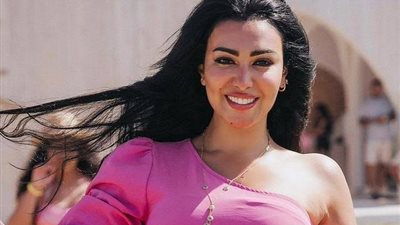 تفاصيل سرقة حقيبة ميريهان حسين والنيابة تحقق