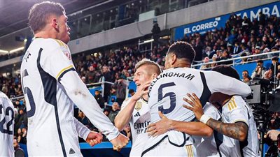 مع طرد القائد..ريال مدريد يفوز علي ألافيس ويستعيد الصدارة