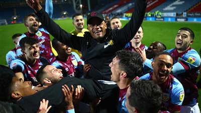 بيرنلي يحتفظ بخدمات كومباني ويستعد لموسم جديد في البريميرليغ