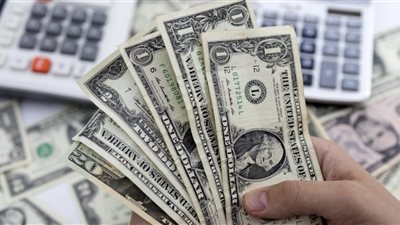 تذبذب سعر الدولار يربك الأسواق المصرية ويثير توقعات ارتفاع التضخم