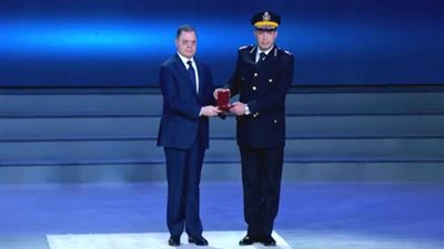 وزير الداخلية يُكرم شهداء الشرطة والمصابين المتميزين (فيديو)