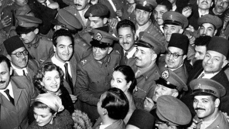 73772-فنانون-مع-الضباط-الأحرار
