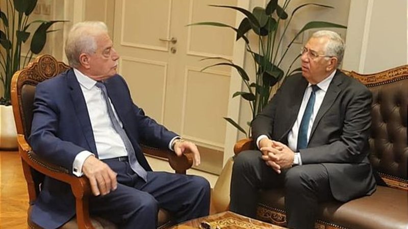 القصير يتابع المشروعات