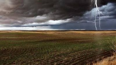 العاصفة نهال تُثير الذعر.. الأرصاد توضح حقيقتها وتأثيرها على مصر