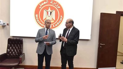 وزير العمل يشهد حلف 