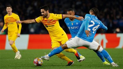 نابولي يخطف تعادلاً ثمينًا أمام برشلونة