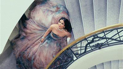 منى زكى تستعرض إطلالتها فى افتتاح الدورة الـ 76 بمهرجان كان