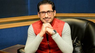 أحمد عيد يخرج من ثياب الكوميديا في 