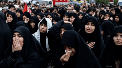 إيران تستقبل جثامين الرئيس ومرافقوه بمطار طهران