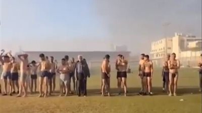 تنكيل المدنيين على يد الاحتلال الصهيوني وتجريدهم من ملابسهم في ملعب كرة.. صور