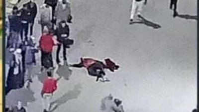 من أمام مركز الشرطة...رجل يقتل زوجته ووالدها دون تردد بههيا