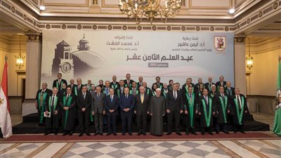 جامعة القاهرة تمنح المستشار حمادة الصاوي وسام التميز (صور)