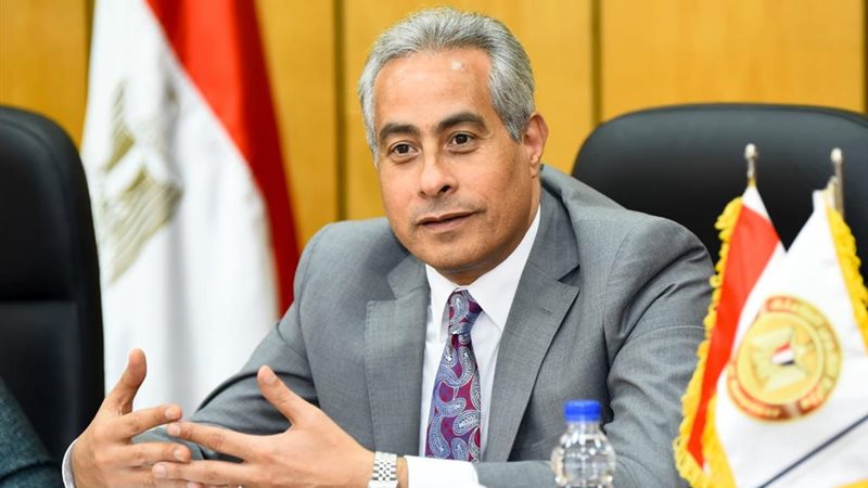 وزير العمل العمل