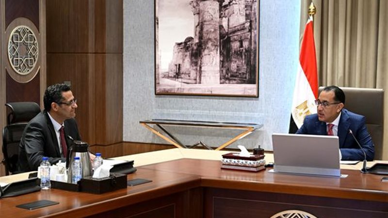 رئيس الوزراء خلال