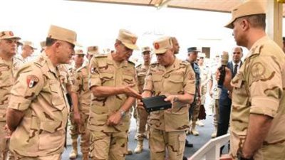 وزير الدفاع يكرم الفائزين فى بطولة الرماية الدولية