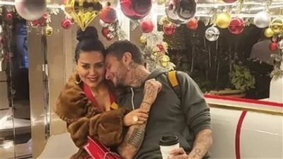 احتفالًا بالكريسماس..أحمد الفيشاوي ينشر صورًا له مع رانيا يوسف