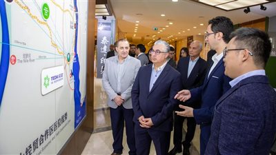 رئيس المنطقة الاقتصادية لقناة السويس يتفقد مشروعات شركة 