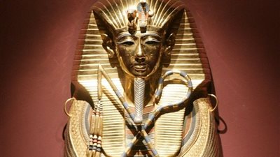 كبدة وحمام ورِيَش..اعرف ماذا وجدوا بمقبرة توت عنخ آمون من لحوم