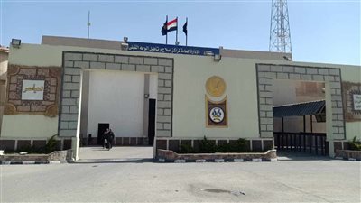 فريقًا من النيابة العامة يُجري تفتيشًا لمركز إصلاح وتأهيل المنيا (صور)