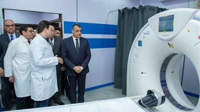 وزير الدولة للإنتاج الحربي يتفقد المركز الطبى التخصصي
