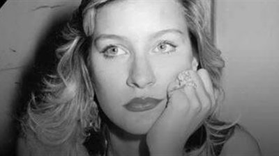 السفيرة عزيزة تُنعي في برنامجها وفاة شيرين سيف النصر