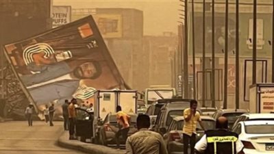خلي بالك.. كثافات مرورية على كوبري أكتوبر بسبب سقوط لافتة إعلانية