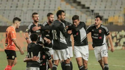 عاجل.. الأهلي يضحي بثنائي الفريق لأجل عيون نجم سموحة