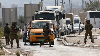 القوات الإسرائيلية تقتحم قرية 