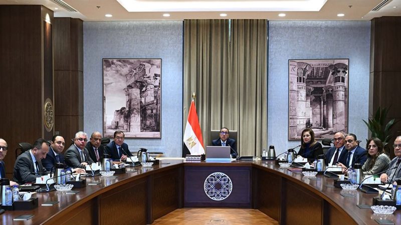 رئيس الوزراء خلال