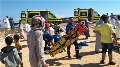 مصرع وإصابة 10 أشخاص جراء حادث انقلاب ميكروباص أعلى محور الضبعة الصحراوي