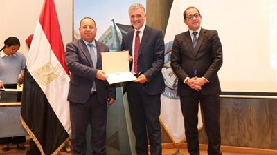 وزير المالية.. يكرم المجموعة الوزارية المشتركة لـ 
