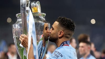 تاريخ جديد يكتبه العرب.. محرز يتوج باللقب الأبرز في مسيرته الكروية