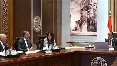 مدبولي يؤكد أهمية الدولة في جذب الإستثمارات والشركات الكبري في مصر