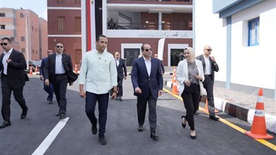 السيسى يتفقد مجمع الخدمات التكنولوجية فى الأبعادية بالبحيرة