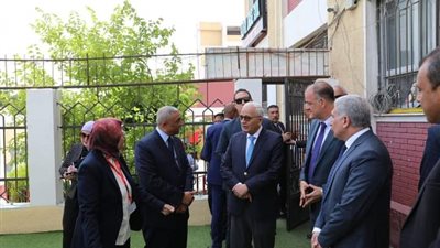 حجازي يتفقد امتحان اللغة العربية لشهادة الثانوية بمدرسة النور للمكفوفين بالإسماعيلية