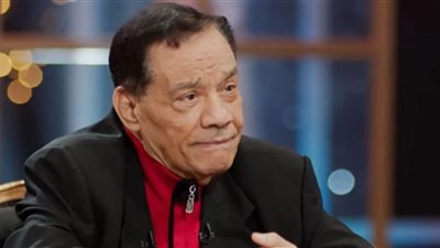 شقيقة أرملة حلمي بكر تتصدر الحاضرين لجنازته في مدينة نصر