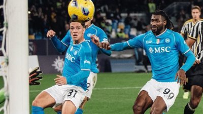 نابولي يفوز على يوفنتوس بثنائيه فى قمه الدوري الإيطالي 