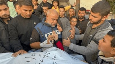 ألم وحرقة.. وائل الدحدوح يُودع نجله حمزة بعد فقد زوجته و3 أبناء وحفيده