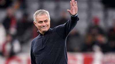 عقوبات قوية تصدم روما ووست هام بعد أحداث الشغب.. وإيقاف البرتغالي