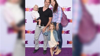 طائرته تحطمت.. وفاة ممثل ألماني شهير وابنتيه جراء حادث أليم