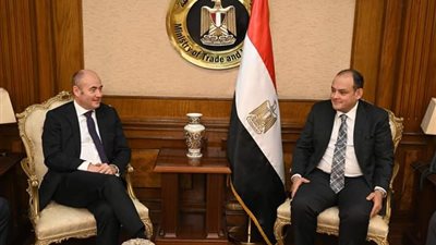 وزير التجارة والصناعة يبحث مع هيئة معارض دوسلدورف الألمانية سبل تعزيز التعاون المشترك 