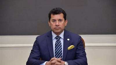 أشرف صبحي يحضر مباراة مصر والدنمارك.. تعرف على الموعد