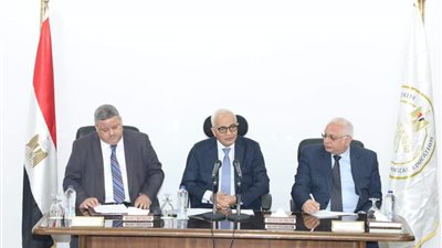 وزير التربية والتعليم يستعرض استعدادات امتحانات الدبلومات الفنية