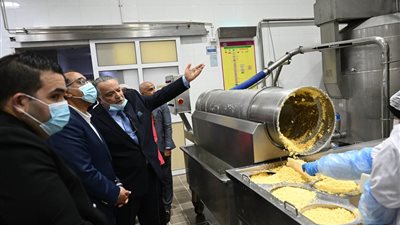 رئيس الوزراء يتفقد مصنع منتجات الألبان بدمياط الجديدة