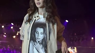 نانسي عجرم تتألق بإطلالة كاجوال أنيقة في ليلة افتتاح موسم الرياض