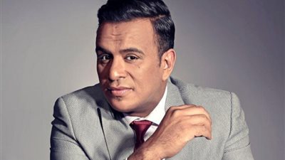 محمود الليثي يطلب من جمهوره الدعاء لوالدته