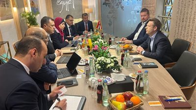 وزير السياحة والآثار يلتقي عدد من رؤساء اتحادات السياحة بألمانيا