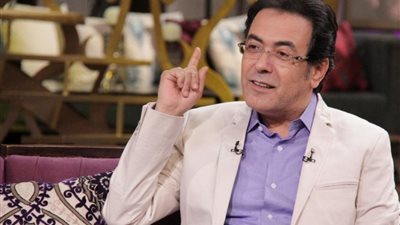 قبل دقائق من الهواء.. تفاصيل تعرض الإعلامي خيري رمضان لوعكة صحية مفاجئة