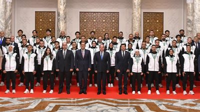 تكريمًا لهم.. السيسي يستقبل الحاصلين على ميداليات ذهبية ببطولة الألعاب الإفريقية (صور)