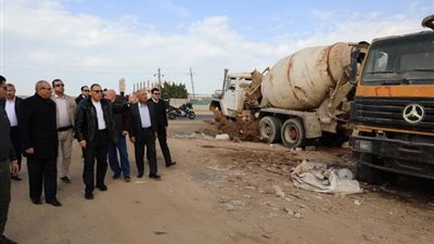 محافظ الشرقية يأمر برفع الإشغالات وتشوينات الخردة بالطريق الواصل بين الصالحية القديمة والجديدة 